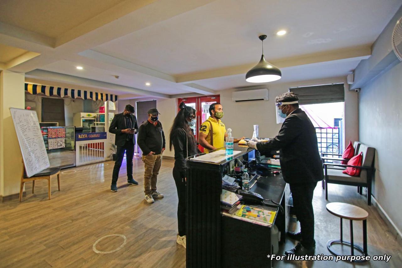 Vaccinated Staff- Oyo Townhouse 105 Khar West Station Hotel Mumbai Exterior photo