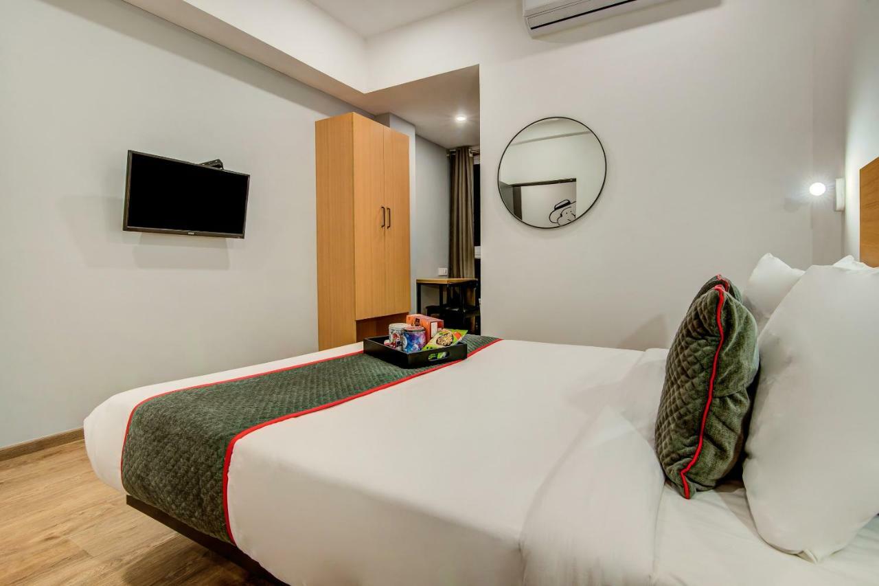 Vaccinated Staff- Oyo Townhouse 105 Khar West Station Hotel Mumbai Exterior photo