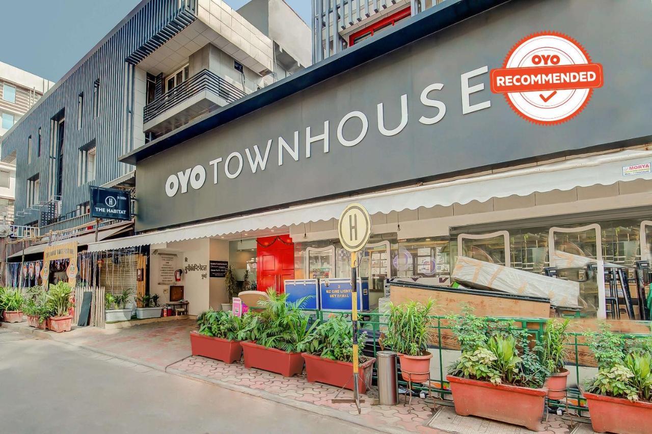 Vaccinated Staff- Oyo Townhouse 105 Khar West Station Hotel Mumbai Exterior photo