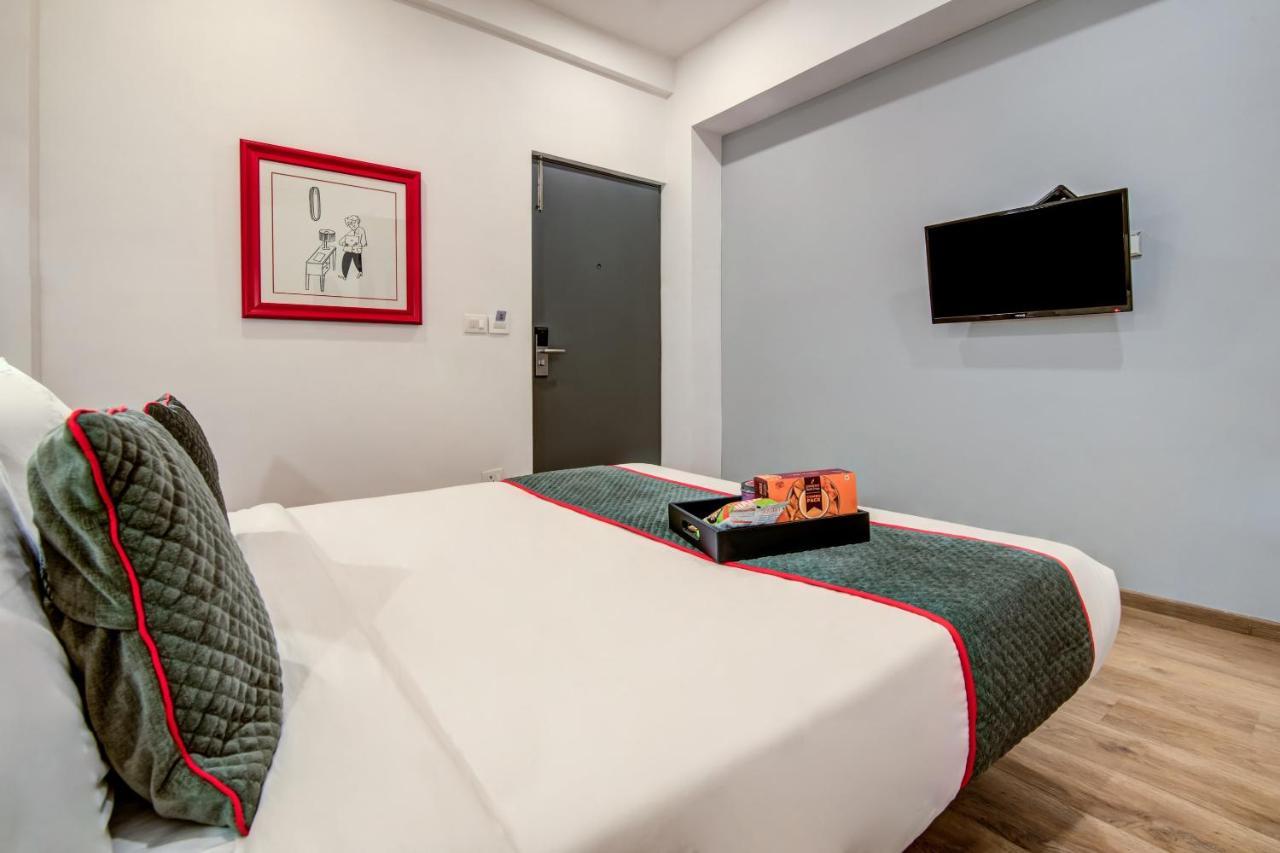 Vaccinated Staff- Oyo Townhouse 105 Khar West Station Hotel Mumbai Exterior photo